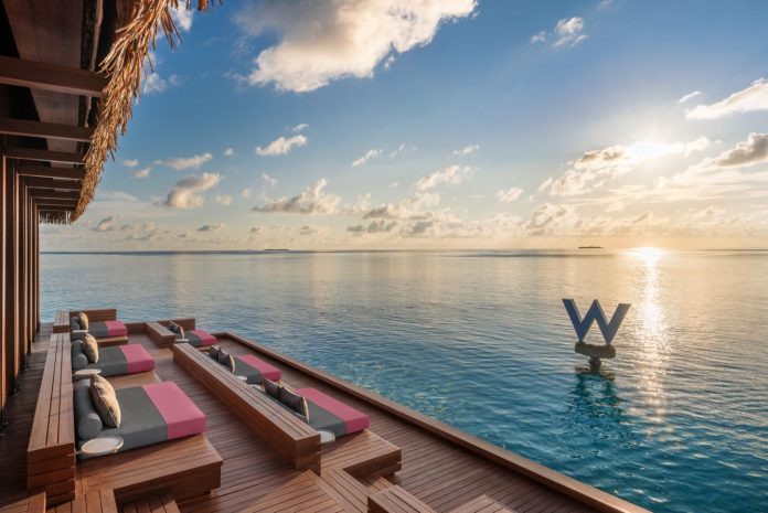 wh-mlewh-sip-deck-sunset-16702_Classic-Hor